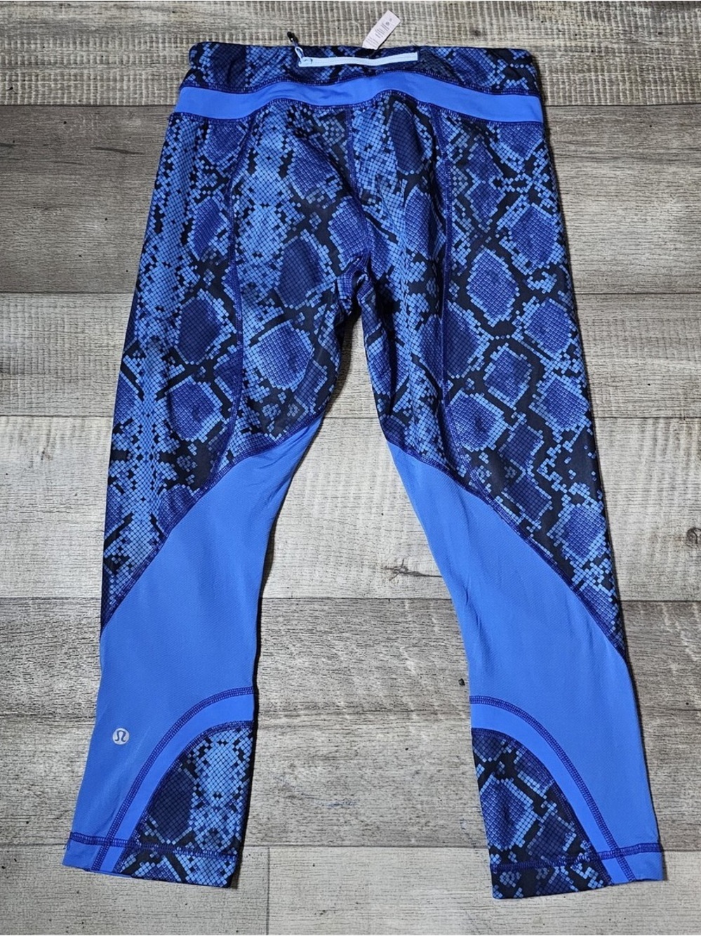 lululemon athletica women’s Blue Snake-Print & Royal Panel Leggings 6 like new